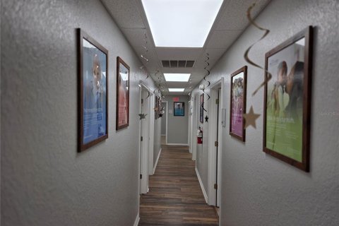 Commercial property in Brandon, Florida 466.56 sq.m. № 2156166 - photo 7