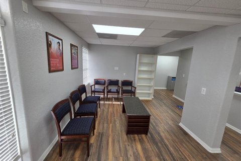Commercial property in Brandon, Florida 466.56 sq.m. № 2156166 - photo 10
