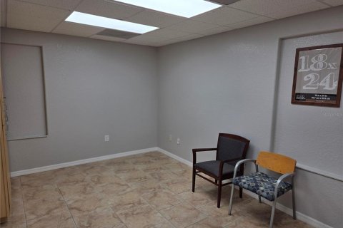 Commercial property in Brandon, Florida 466.56 sq.m. № 2156166 - photo 13