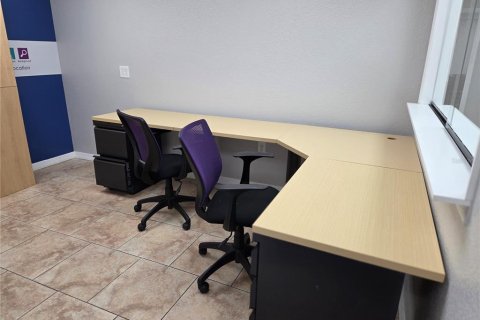 Commercial property in Brandon, Florida 466.56 sq.m. № 2156166 - photo 16