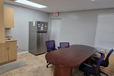 Commercial property in Brandon, Florida 466.56 sq.m. № 2156166 - photo 23