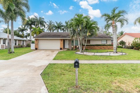 House in Wellington, Florida 4 bedrooms, 184.6 sq.m. № 1189769 - photo 1