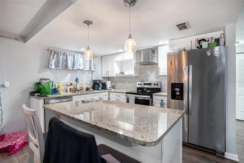 Купить виллу или дом в Аполло-Бич, Флорида 8 комнат, 127.37м2, № 1650607 - фото 12