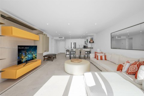 Condo in Miami Beach, Florida, 2 bedrooms  № 1867998 - photo 12