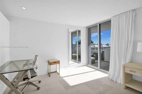 Condo in Miami Beach, Florida, 2 bedrooms  № 1867998 - photo 20