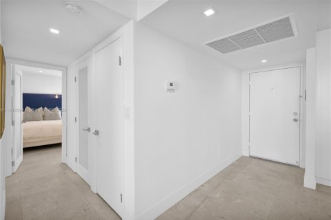 Condo in Miami Beach, Florida, 2 bedrooms  № 1867998 - photo 13