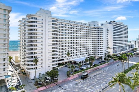 Condo in Miami Beach, Florida, 2 bedrooms  № 1867998 - photo 29