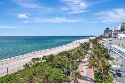Condo in Miami Beach, Florida, 2 bedrooms  № 1867998 - photo 27