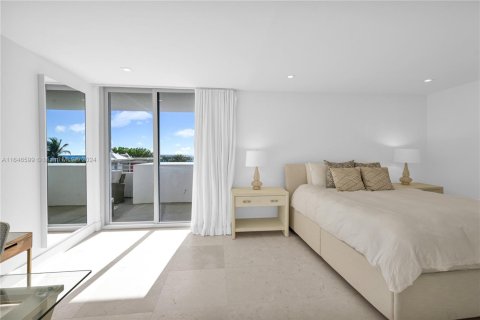 Condo in Miami Beach, Florida, 2 bedrooms  № 1867998 - photo 18