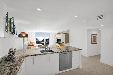 Condo in Miami Beach, Florida, 2 bedrooms  № 1867998 - photo 5