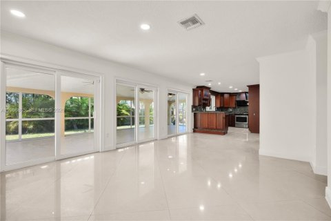House in Cutler Bay, Florida 5 bedrooms, 261.98 sq.m. № 2033481 - photo 10