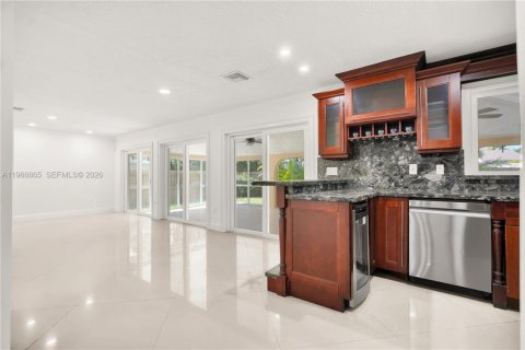 House in Cutler Bay, Florida 5 bedrooms, 261.98 sq.m. № 2033481 - photo 8