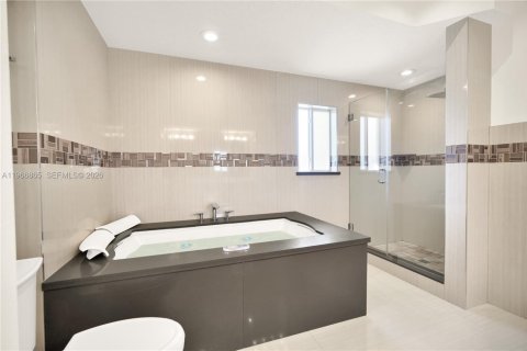 House in Cutler Bay, Florida 5 bedrooms, 261.98 sq.m. № 2033481 - photo 21