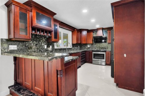 House in Cutler Bay, Florida 5 bedrooms, 261.98 sq.m. № 2033481 - photo 6