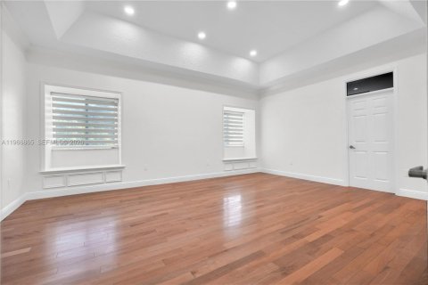 House in Cutler Bay, Florida 5 bedrooms, 261.98 sq.m. № 2033481 - photo 13