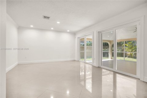 House in Cutler Bay, Florida 5 bedrooms, 261.98 sq.m. № 2033481 - photo 11