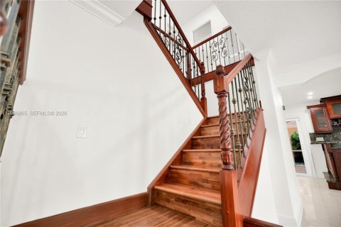 House in Cutler Bay, Florida 5 bedrooms, 261.98 sq.m. № 2033481 - photo 12