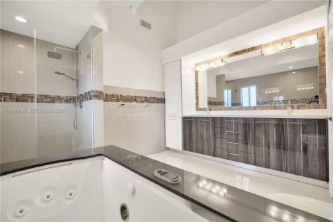 House in Cutler Bay, Florida 5 bedrooms, 261.98 sq.m. № 2033481 - photo 23