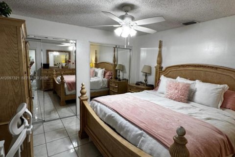 Villa ou maison à vendre à Hialeah, Floride: 4 chambres, 139.35 m2 № 2393013 - photo 14