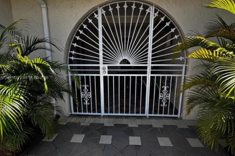 Villa ou maison à vendre à Hialeah, Floride: 4 chambres, 139.35 m2 № 2393013 - photo 3