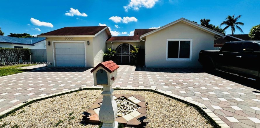 Villa ou maison à Hialeah, Floride 4 chambres, 139.35 m2 № 2393013