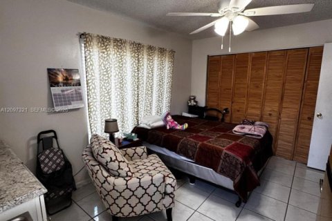 Villa ou maison à vendre à Hialeah, Floride: 4 chambres, 139.35 m2 № 2393013 - photo 21