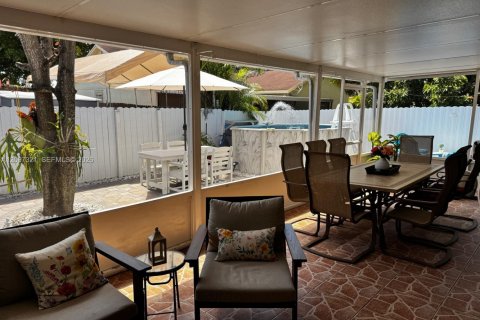 Villa ou maison à vendre à Hialeah, Floride: 4 chambres, 139.35 m2 № 2393013 - photo 26