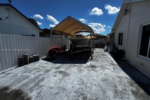 Villa ou maison à vendre à Hialeah, Floride: 4 chambres, 139.35 m2 № 2393013 - photo 30