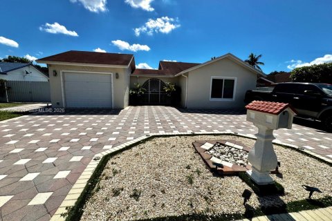 Villa ou maison à vendre à Hialeah, Floride: 4 chambres, 139.35 m2 № 2393013 - photo 2