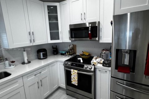 Villa ou maison à vendre à Hialeah, Floride: 4 chambres, 139.35 m2 № 2393013 - photo 7