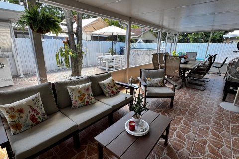 Villa ou maison à vendre à Hialeah, Floride: 4 chambres, 139.35 m2 № 2393013 - photo 25