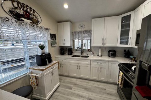 Villa ou maison à vendre à Hialeah, Floride: 4 chambres, 139.35 m2 № 2393013 - photo 8