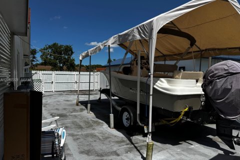 Villa ou maison à vendre à Hialeah, Floride: 4 chambres, 139.35 m2 № 2393013 - photo 29