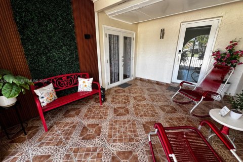 Villa ou maison à vendre à Hialeah, Floride: 4 chambres, 139.35 m2 № 2393013 - photo 5
