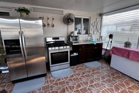 Villa ou maison à vendre à Hialeah, Floride: 4 chambres, 139.35 m2 № 2393013 - photo 28