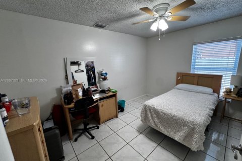 Villa ou maison à vendre à Hialeah, Floride: 4 chambres, 139.35 m2 № 2393013 - photo 16