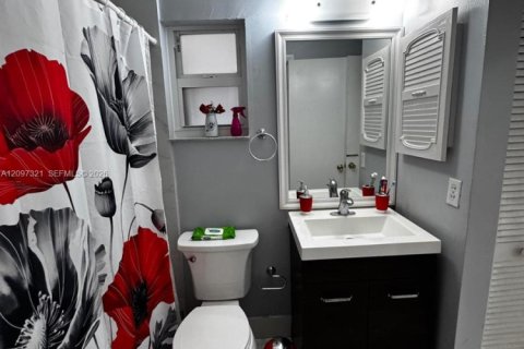 Villa ou maison à vendre à Hialeah, Floride: 4 chambres, 139.35 m2 № 2393013 - photo 19