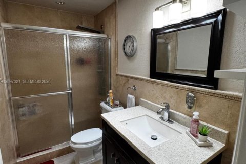 Villa ou maison à vendre à Hialeah, Floride: 4 chambres, 139.35 m2 № 2393013 - photo 15