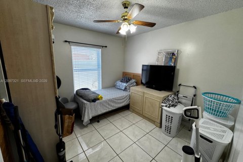 Villa ou maison à vendre à Hialeah, Floride: 4 chambres, 139.35 m2 № 2393013 - photo 18