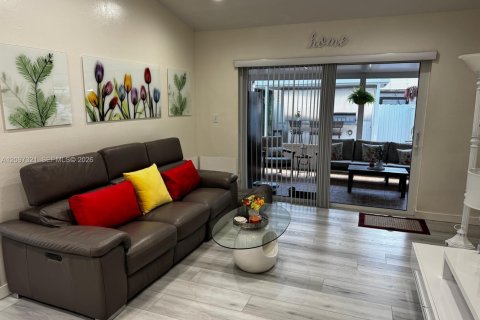 Villa ou maison à vendre à Hialeah, Floride: 4 chambres, 139.35 m2 № 2393013 - photo 11