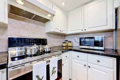 Condo in Lady Lake, Florida, 3 bedrooms  № 2157201 - photo 20