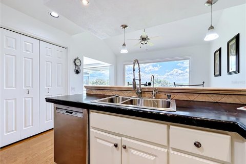 Condo in Lady Lake, Florida, 3 bedrooms  № 2157201 - photo 21