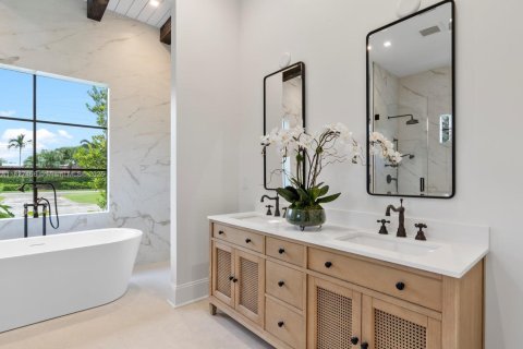 Casa en venta en Miami, Florida, 5 dormitorios, 528.52 m2 № 1802698 - foto 30