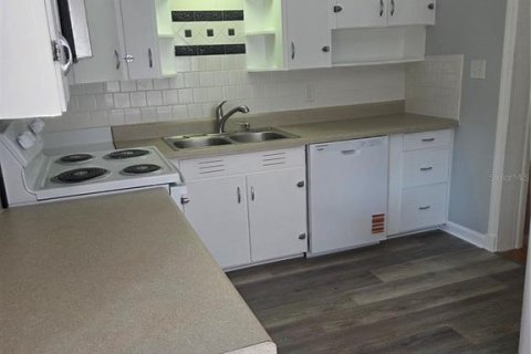 House in Eustis, Florida 3 bedrooms, 111.48 sq.m. № 2097761 - photo 4