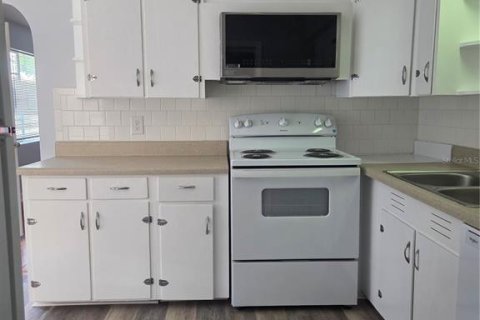 House in Eustis, Florida 3 bedrooms, 111.48 sq.m. № 2097761 - photo 5
