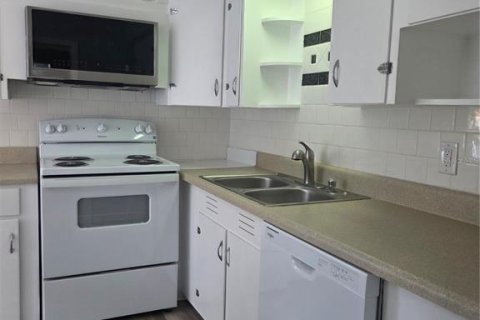 House in Eustis, Florida 3 bedrooms, 111.48 sq.m. № 2097761 - photo 6