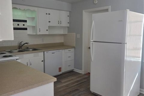 House in Eustis, Florida 3 bedrooms, 111.48 sq.m. № 2097761 - photo 15