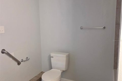 House in Eustis, Florida 3 bedrooms, 111.48 sq.m. № 2097761 - photo 18