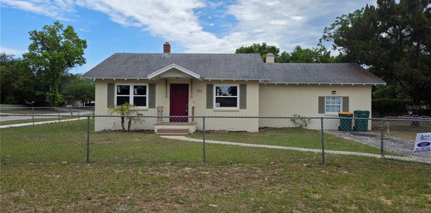 House in Eustis, Florida 3 bedrooms, 111.48 sq.m. № 2097761