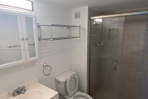 Купить кондоминиум в Норт-Майами, Флорида 2 спальни, 110.55м2, № 1958929 - фото 10